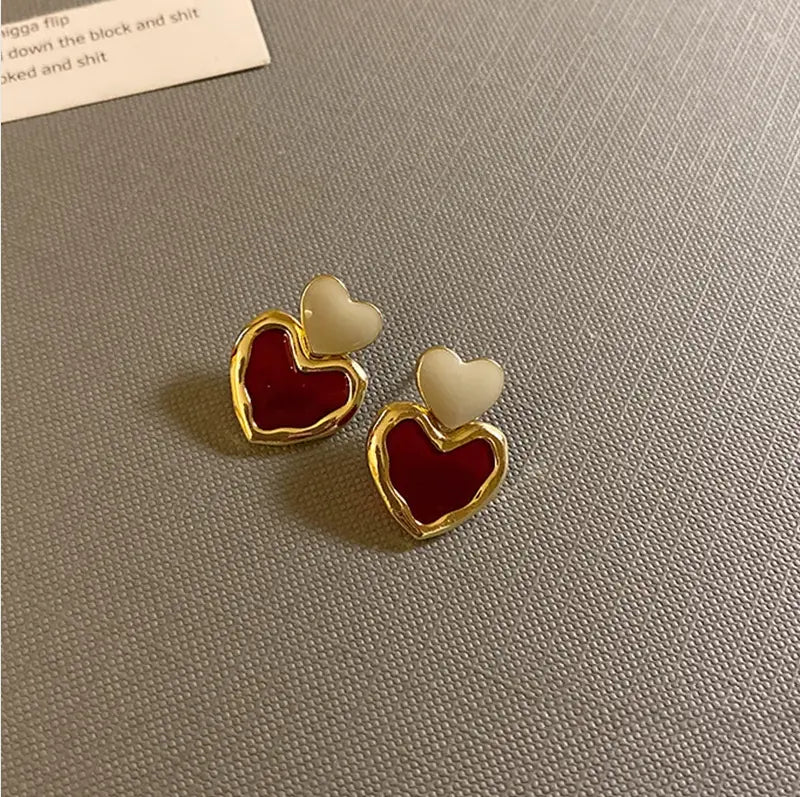Elegant heart earrings made of red enamel in gold