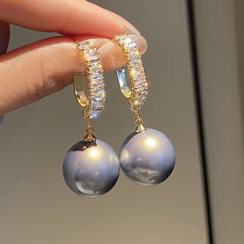 Luxury earrings with a stylish pearl and zirconia