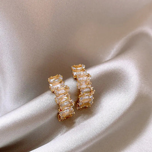 Elegant earrings with zirconium crust in gold