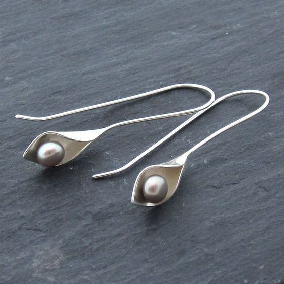 Vintage silver earrings with a small pearl